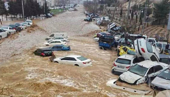 Red alert issued in Jeddah, Madinah as rainstorms, flash floods hit Saudi Arabia