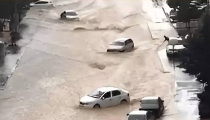 Mekke'de şiddetli yağış sel felaketine yol açtı