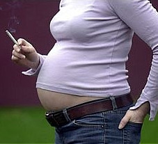 Почему опасно курить в течение беременности?