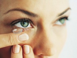 Ношение цветных контактных линз приводит к слепоте