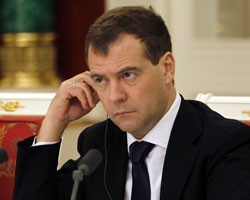 Премьер министр на 5 евро. Медведев премьер с делегацией.